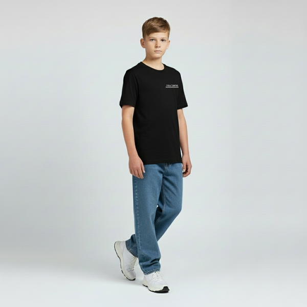 Vue frontale du t-shirt enfant noir Charles Leclerc avec silhouette sobre