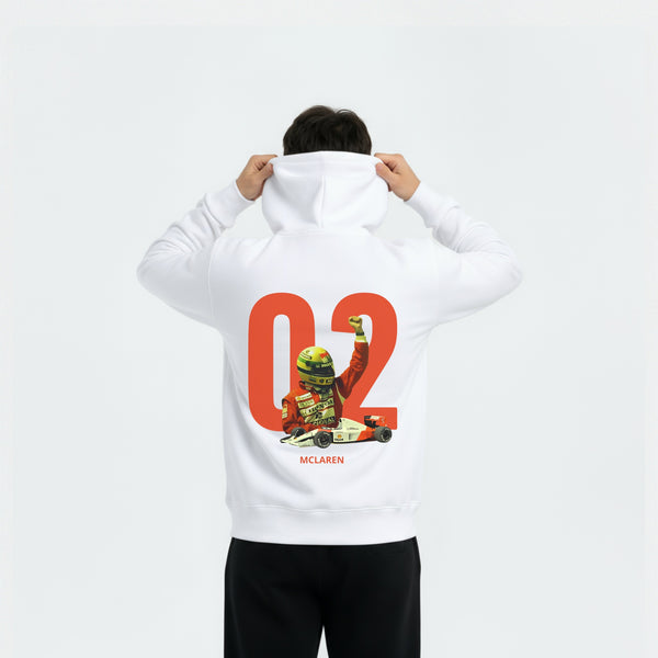 Sweat à capuche Ayrton Senna blanc vu de dos – visuel casque jaune et numéro 02, design hommage Tourismo