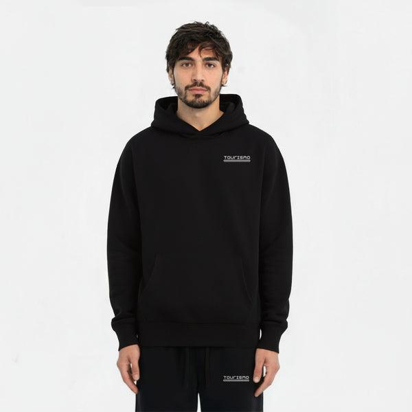 Sweat Mercedes A45S AMG noir – modèle ajustant la capuche, allure racing lifestyle