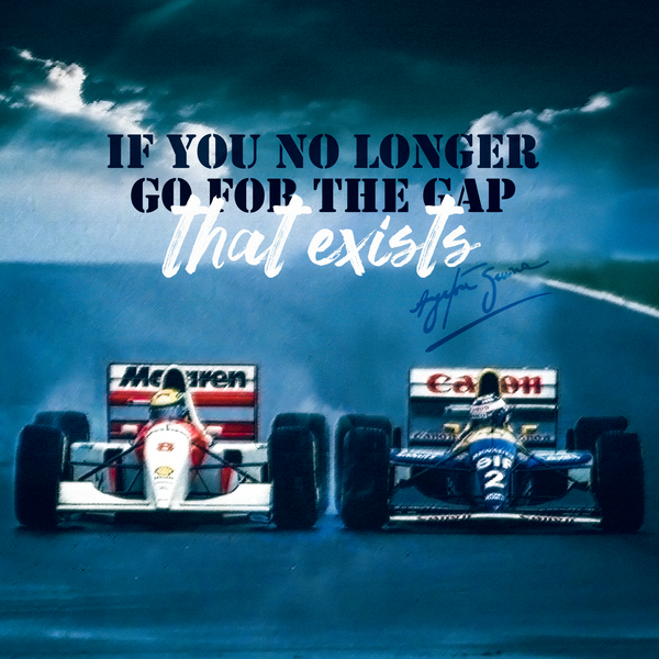 Toile F1 Ayrton Senna avec citation légendaire et monoplace en pleine course sur fond bleu