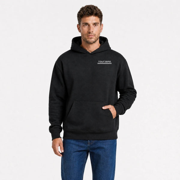 Sweat Datsun 510 noir vu de face en plan rapproché avec logo Tourismo
