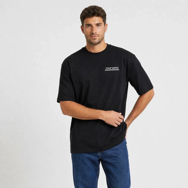 T-shirt F1 Pierre Gasly Signature noir vu de face en plan rapproché avec logo Tourismo