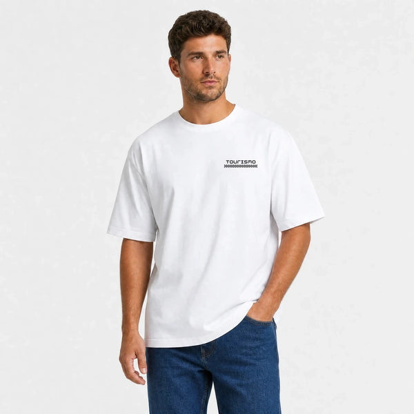 T-shirt Tesla Cybertruck Raw Future blanc vu de face en plan rapproché avec logo Tourismo