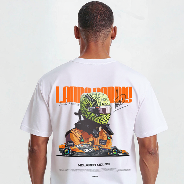T-shirt blanc Lando Norris Signature Edition, gros plan sur le design avec casque vert et monoplace McLaren