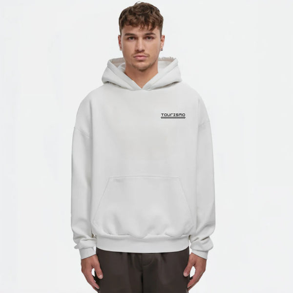 Sweat à capuche blanc cassé TOURISMO porté par un homme, fond blanc, style minimaliste