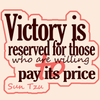 Citation Sun Tzu sur fond beige avec typographies contrastées et effet manuscrit