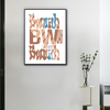 Toile typographique Kimi Räikkönen accrochée dans un intérieur minimaliste avec cadre noir