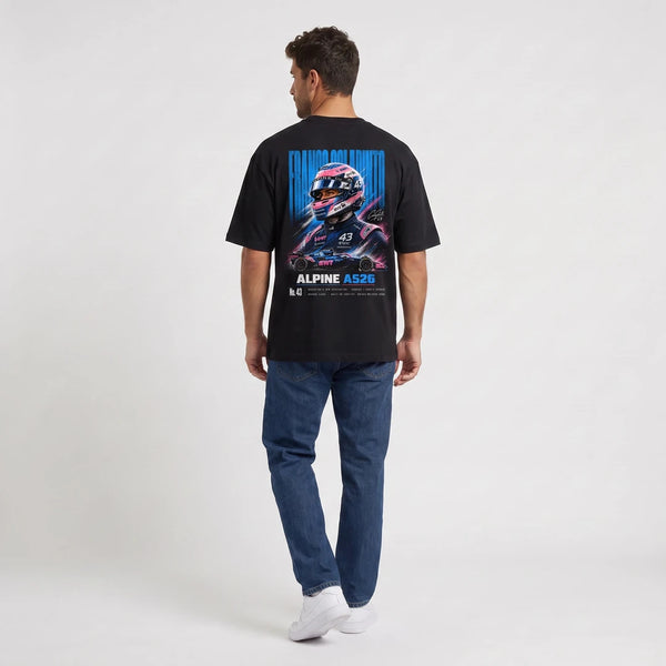T-shirt F1 Franco Colapinto noir porté de dos en plan large avec print Signature