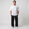 T-shirt blanc oversize Tourismo Clothing porté en full look avec pantalon noir